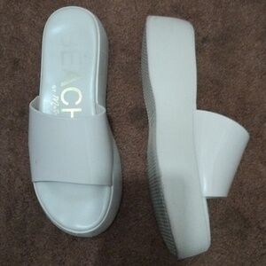 Matisse Beach Ivory Slides. Sz 8